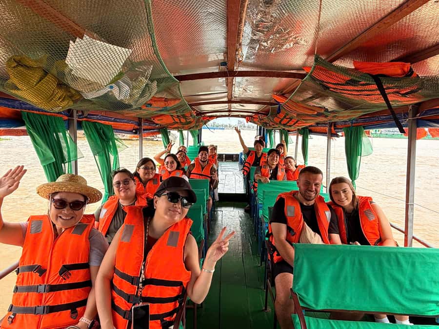 HCM: Authentic Mekong Delta - Boat, TukTuk, Khot Cake Making - Vinh Trang Pagoda and a calmer start