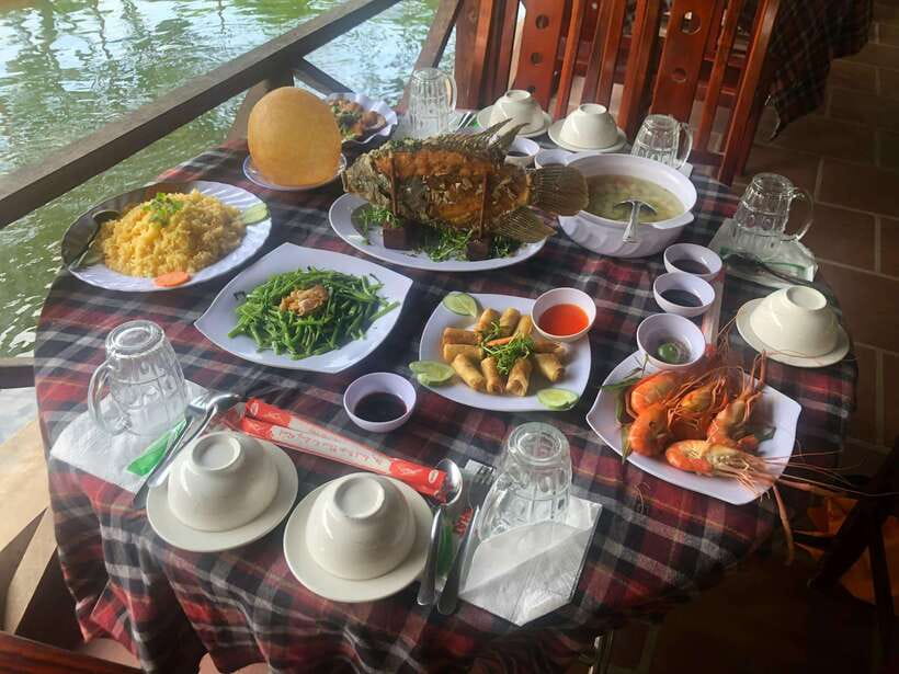 HCM: Mekong Delta Islands Boat & Tuk-Tuk Tour with Tastings - Coconut candy and Bánh Khọt