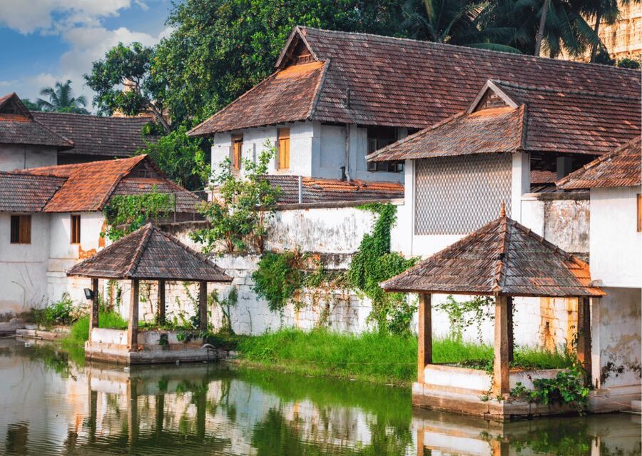 Heritage Trivandrum Photography Walk Tour With Tuk Tuk Ride - Padmatheertha Pond and the temple quarter