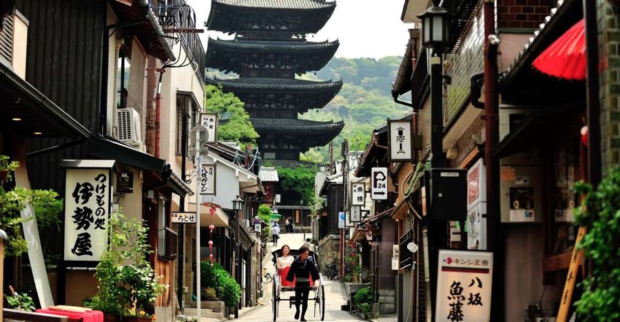 Higashiyama | Kyoto: Sakura Season Private Rickshaw Tour - Starting at Ichinenzaka and Nene Street