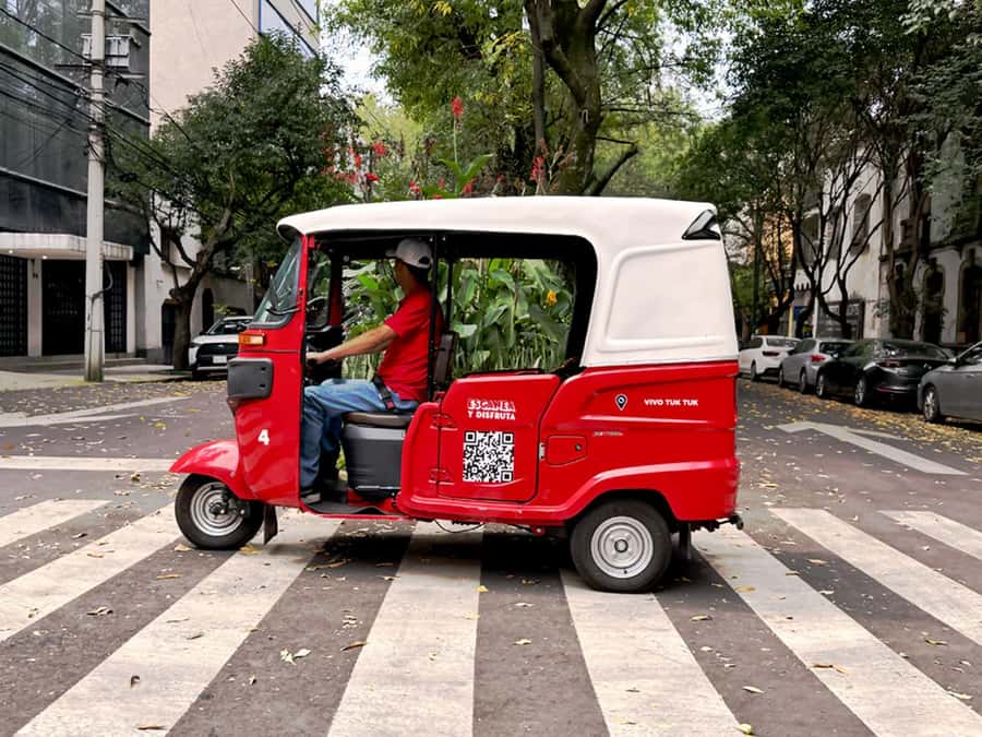 Historical Tour in Tuktuk – Roma Condesa - Forty-five minutes through Roma Norte