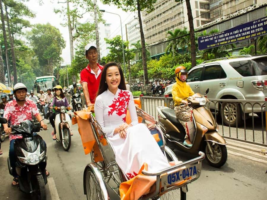 Ho Chi Minh: Authentic Market Cyclo Tour without Tour guide - Riding a Cyclo Through the City