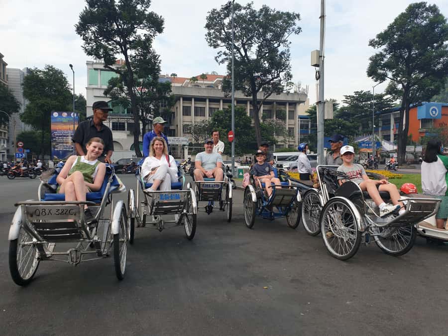 Ho Chi Minh: Authentic Market Cyclo Tour without Tour guide - Going Without an English-Speaking Guide