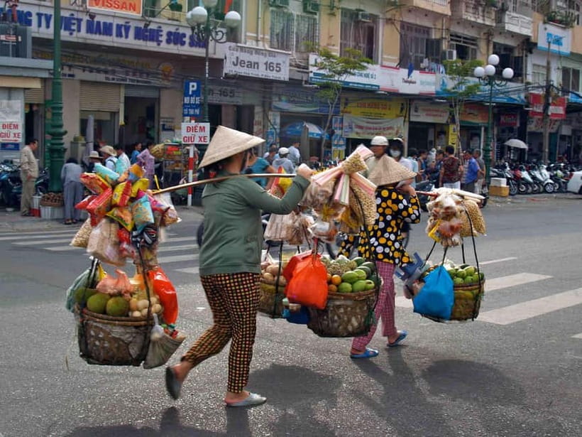 Ho Chi Minh City: City Highlights Tour by Cyclo - Ho Thi Ky Flower Market: an early look at local trade