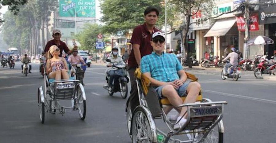 Ho Chi Minh City Cyclo Tour with English Speaking Guide - Reunification Palace, a stop with limits