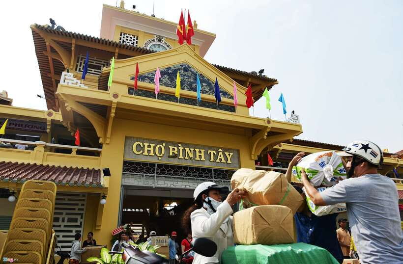 Ho Chi Minh City: Half-day Cyclo Journey Through Chinatown - Binh Tay Market, the longest stop