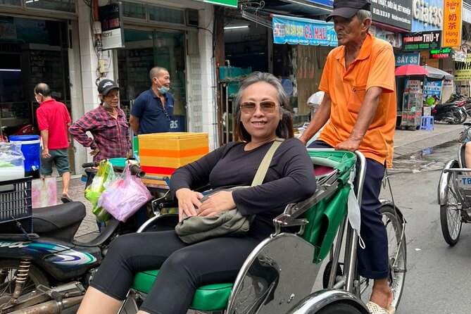 Ho Chi Minh City Sightseeing Panoramic Cyclo Private Tour - What the guide and rider add