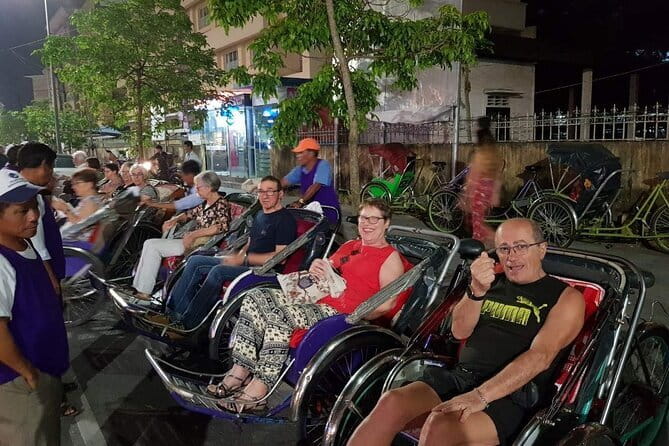 Hue Night Tour: Cyclo, Street Food & Folk Music on Perfume River - Why this evening works well in Hue