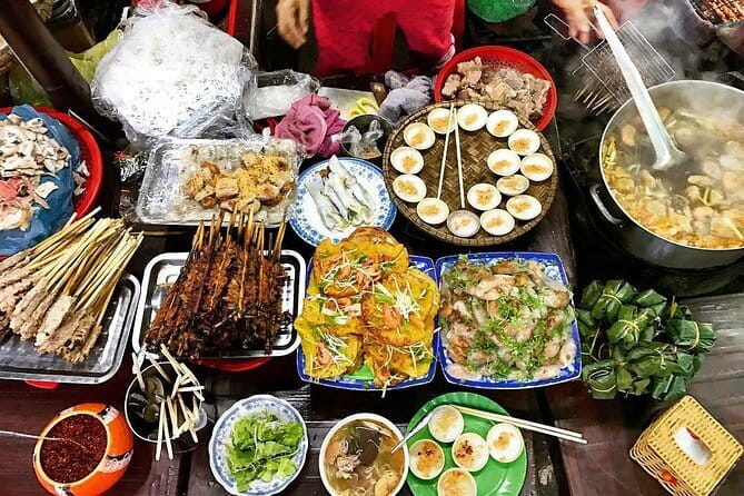 Hue Night Tour: Cyclo, Street Food & Folk Music on Perfume River - What $43 buys you