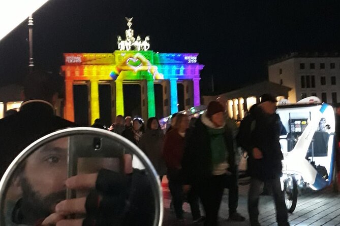 Individual City Tour - Rickshaw Sightseeing in Berlin - Government buildings and the Brandenburg Gate finish