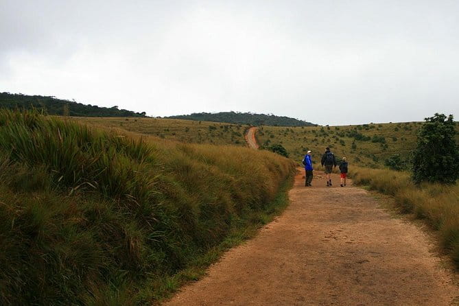 Instagrammable Kandy by Tuk-Tuk (Private & All-Inclusive) - Arthur’s Seat frames Kandy Lake