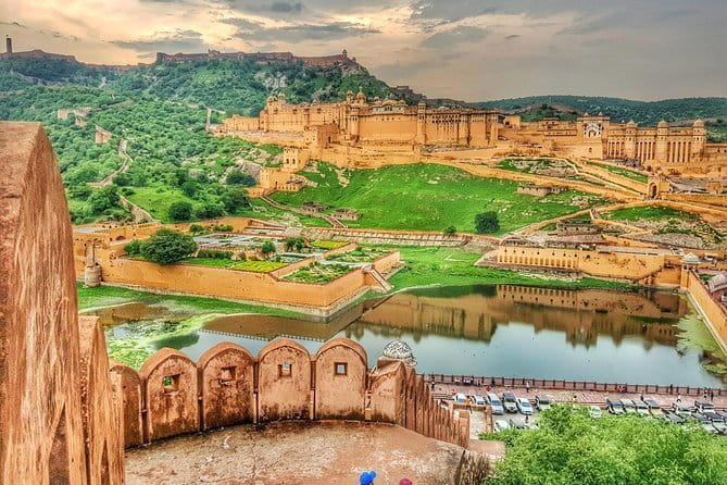 Jaipur City Tour by Women-Driven E-Rickshaw - Reading Jaipur’s skies at Jantar Mantar