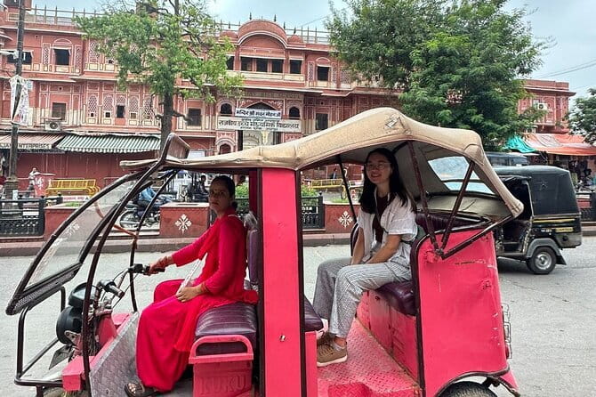 Jaipur City Tour by Women-Driven E-Rickshaw - Two hours inside the City Palace