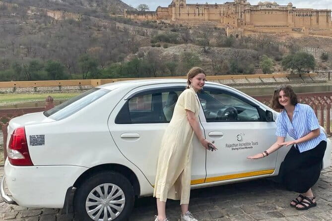 Jaipur City Tour by Women-Driven E-Rickshaw - A quiet temple visit at Jagat Shiromani Ji