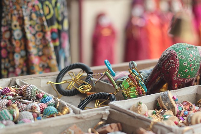 Jaipur: Discover Pink City on TukTuk (Guided Tour & Food Tasting) - Hawa Mahal: the final 30-minute photo stop