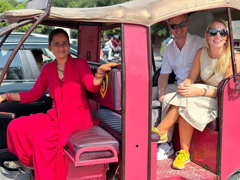 Jaipur Half-Day City Tour By E-Rickshaw with Female Driver - Hawa Mahal and the art of the quick stop
