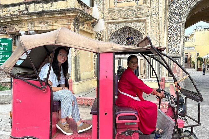 Jaipur Half-Day Heritage Tour by Women-Driven E-Rickshaw - Meeting women artisans at Ramgarhmode