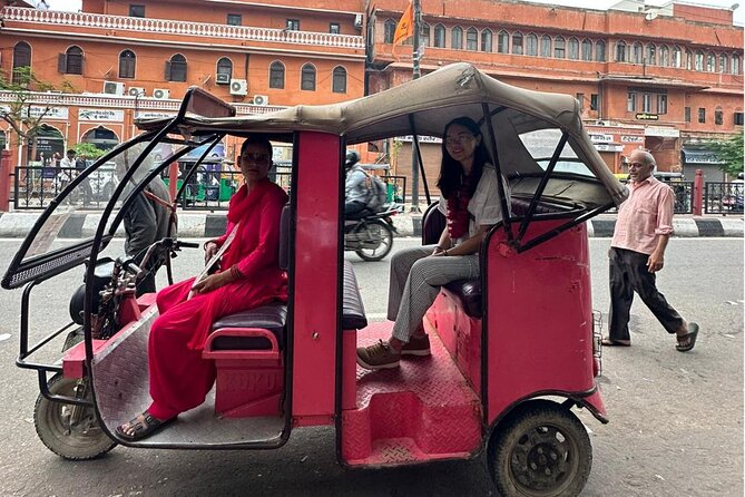 Jaipur Half-Day Heritage Tour by Women-Driven E-Rickshaw - Finishing at Albert Hall Museum