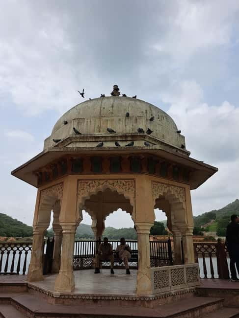 Jaipur Half Day Tour By Tuk Tuk With Local Chaiwala - Shri Jagat Shiromani ji Temple: a quieter pause