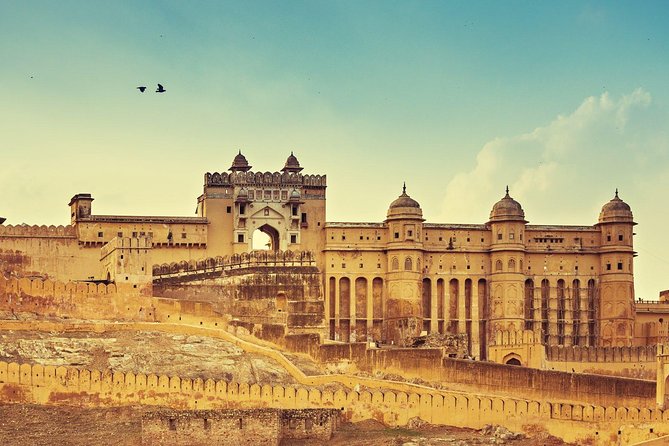 Jaipur: Private Day Trip by Tuk-Tuk & Guide with Pick-Up & Drop - City Palace brings you into the old center