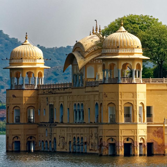 Jaipur: Private Full-Day City Tour by Tuk-Tuk or Car - A local lunch and craft stop can make the day better