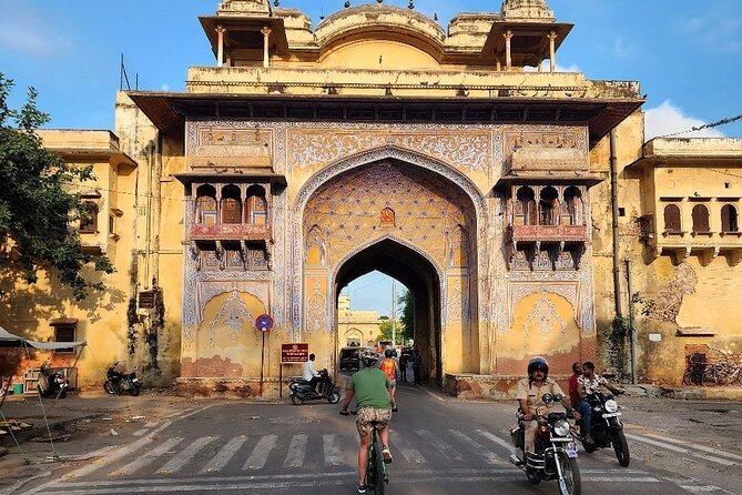 Jaipur Private Full-Day Sightseeing Tour by Tuk-Tuk with Pickup - Hawa Mahal and the famous pink facade