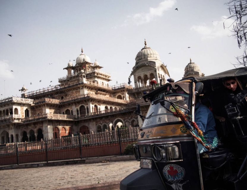 Jaipur Sightseeing by Tuk-Tuk: Temples, Palaces & Markets - What the guide can add to your day