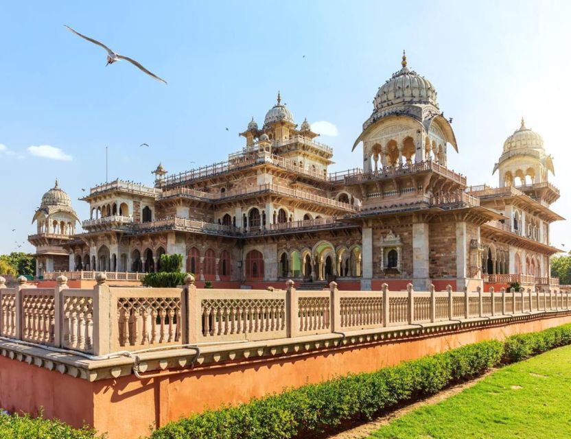Jaipur Sightseeing by Tuk-Tuk: Temples, Palaces & Markets - Jal Mahal is a short, scenic pause