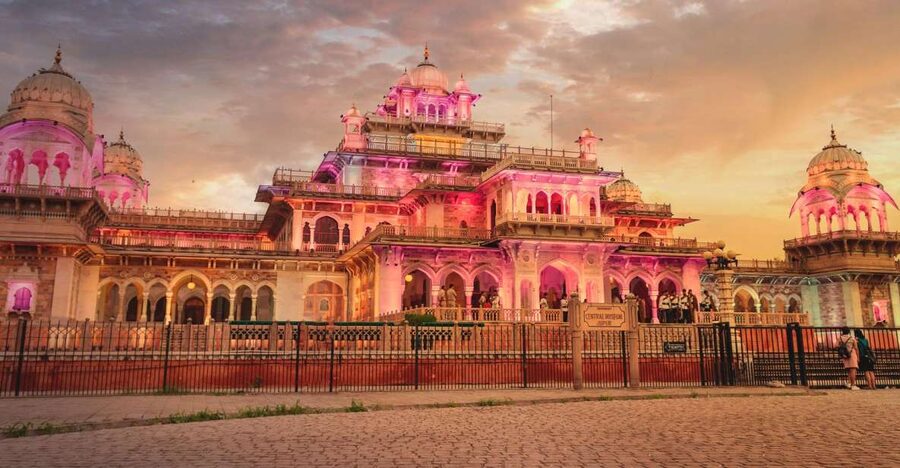 Jaipur Sightseeing by Tuk-Tuk: Temples, Palaces & Markets - Hawa Mahal begins the old-city story