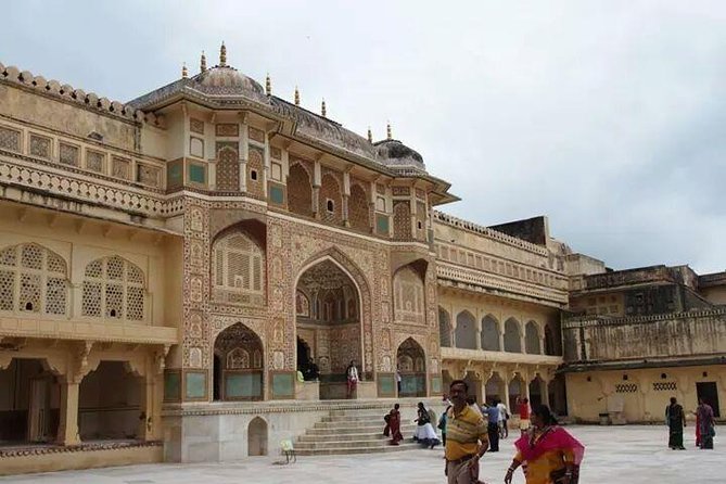 Jaipur Sightseeing Tuk-Tuk Tour - Seeing Hawa Mahal from both sides