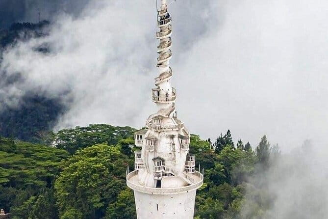 Kandy City Tour by Tuk Tuk - Royal Botanical Gardens: the longest stop