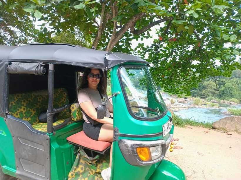 Kandy: Discover the City on a Private Guided by Tuk Tuk Tour - Markets, crafts, spices, and souvenirs