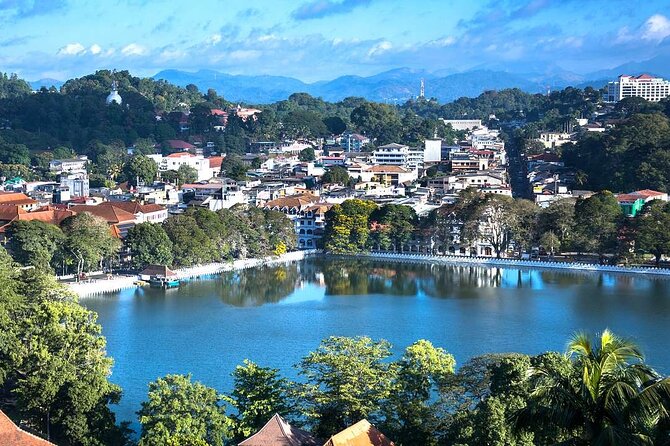 Kandy Heritage City Tour by tuktuk - Start with the hills above Kandy