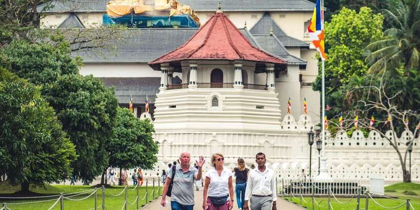 Kandy: Private Guided City Tours by Tuk Tuk Sightseeing Tour - Why a tuk tuk works well in Kandy