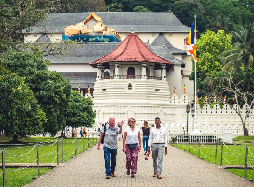 Kandy: Private Guided City Tours by Tuk Tuk Sightseeing Tour - Ending with a Kandy Cultural Show