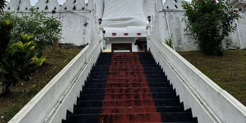 Kandy: Private Guided Tour with Local Highlights by Tuk Tuk - Key points at a glance