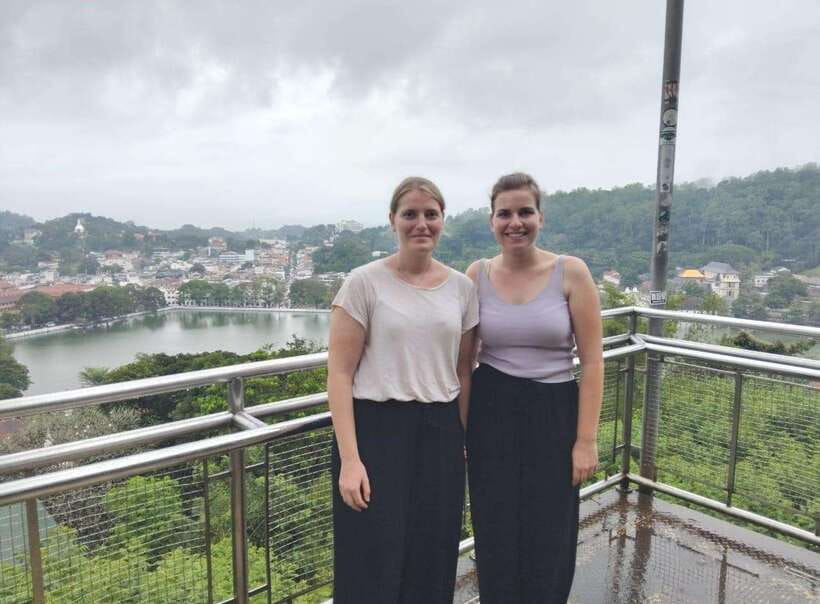Kandy: Private Tuk Tuk Tour with Temple of the Tooth - Tea, spices, and the shopping stops