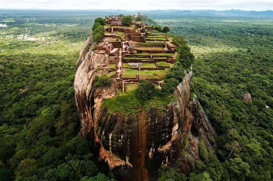 Kandy: Sigiriya and Dambulla Day Trip with Tuk Tuk Ride - Wood carving, batik, and the shopping stop