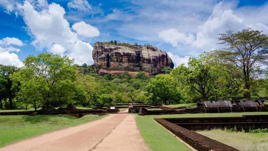 Kandy: Sigiriya and Dambulla Day Trip with Tuk Tuk Ride - Dambulla Cave Temple: paintings, Buddha images, and quiet