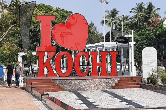 Kochi private Tuk-Tuk (Auto Rickhaw) Tour - Santa Cruz Cathedral Basilica and Fort Kochi’s churches