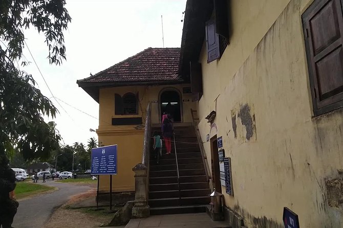 Kochi private Tuk-Tuk (Auto Rickhaw) Tour - Walking through Fort Kochi Beach, Parade Ground, and the markets
