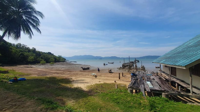 Koh Lanta Cultural Tuk-Tuk Tour: Old Town, Batik & Mangroves - Koh Lanta Old Town, wooden homes and sea views