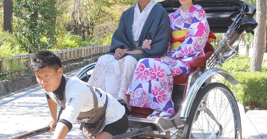 Kyoto:Kiyomizu-dera Temple Rent a kimono and ride a rickshaw - Getting dressed near Kiyomizu-dera