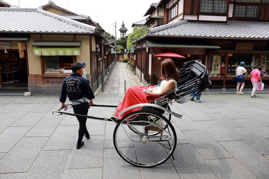 Kyoto: Private Rickshaw Tour of Gion and Higashiyama Area - Why a rickshaw is a smart way to see Higashiyama