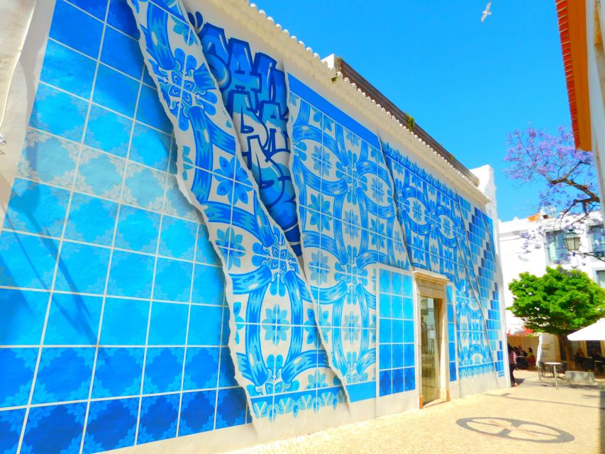 Lagos: Old Town, New Town, and Beaches Tuk Tuk Tour - What the private format changes