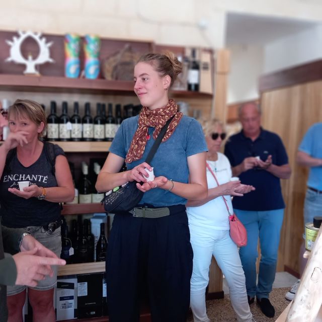 Lecce: Guided Tour & Wine Tasting by Rickshaw - Piazza Sant’Oronzo and the Roman amphitheater
