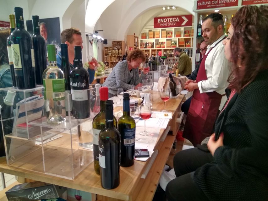 Lecce: Guided Tour & Wine Tasting by Rickshaw - Guide quality and language choices