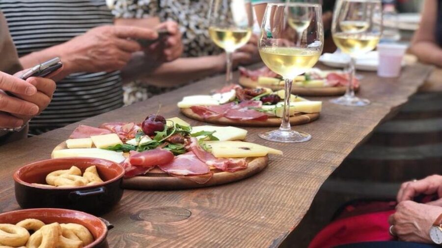Lecce: Guided Tour & Wine Tasting by Rickshaw - Piazza del Duomo, Lecce’s grand opening scene