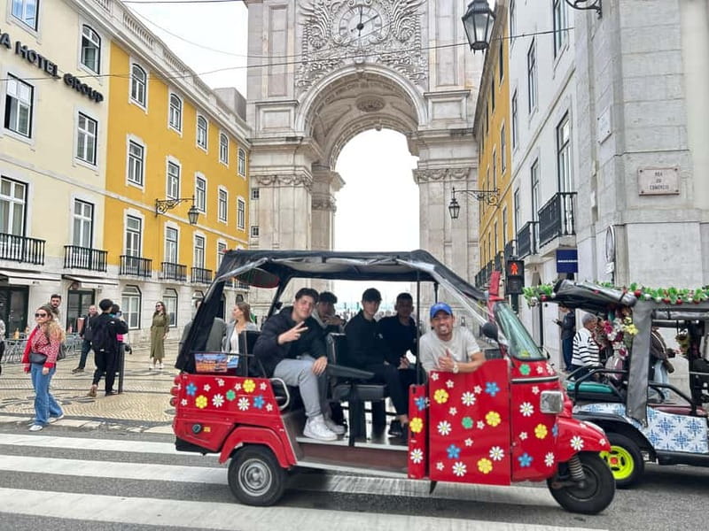 Lisboa: Tuk Tuk ride in Alfama & pick-up you at the hotel. - Why the Viewpoints and Photos Matter