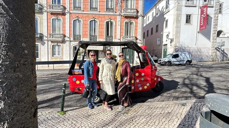 Lisboa: Tuk Tuk ride in Alfama & pick-up you at the hotel. - Who Will Enjoy This Ride Most?